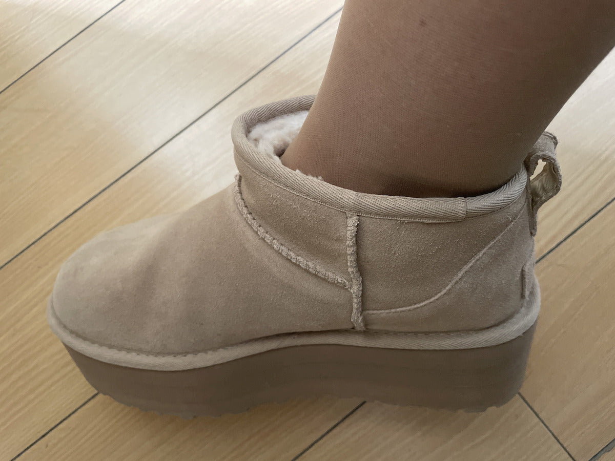 Classic Ultra Mini Platform Δερμάτινα Γυναικεία Μποτάκια με Γούνα Sand