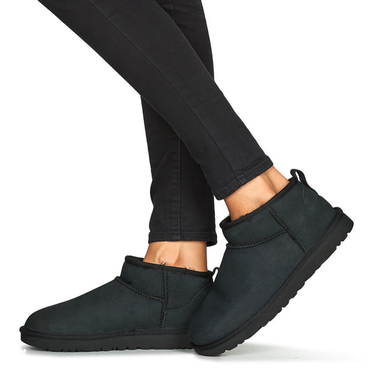 Classic Ultra Mini Suede Γυναικεία Μποτάκια με Γούνα Μαύρα