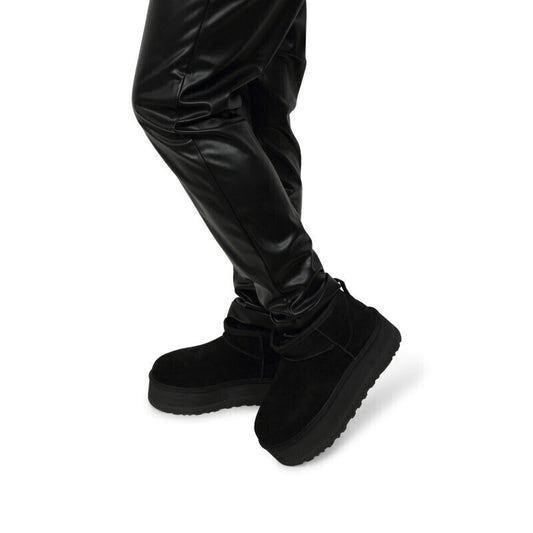 Classic Ultra Mini Platform Suede Γυναικεία Μποτάκια με Γούνα Μαύρα