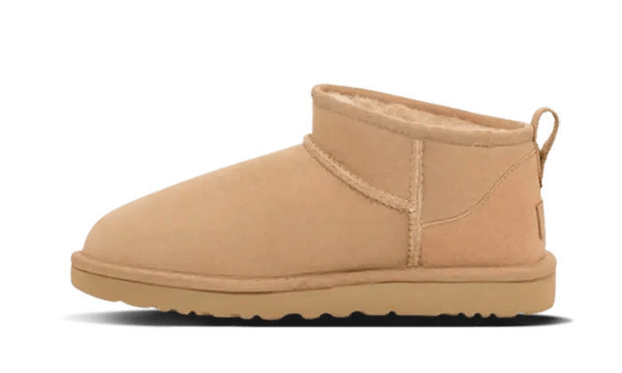 Classic Ultra Mini Suede Γυναικεία Μποτάκια με Γούνα Sand