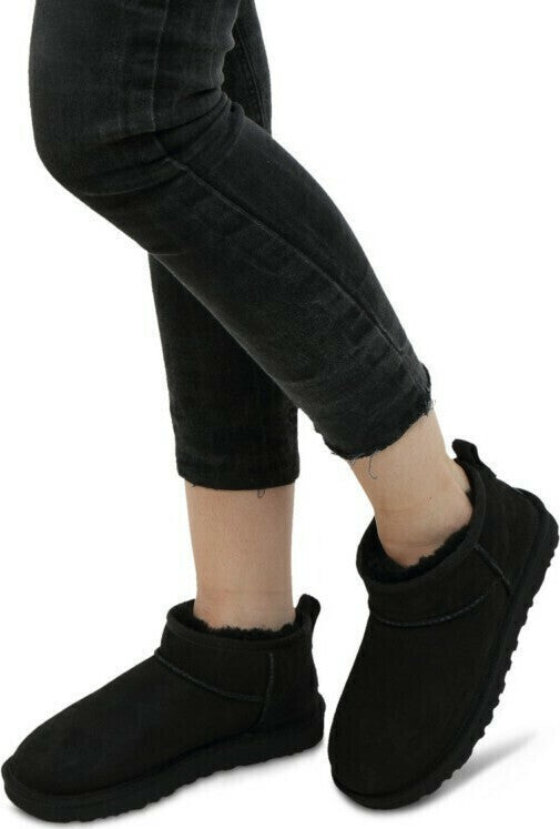 Classic Ultra Mini Suede Γυναικεία Μποτάκια με Γούνα Μαύρα
