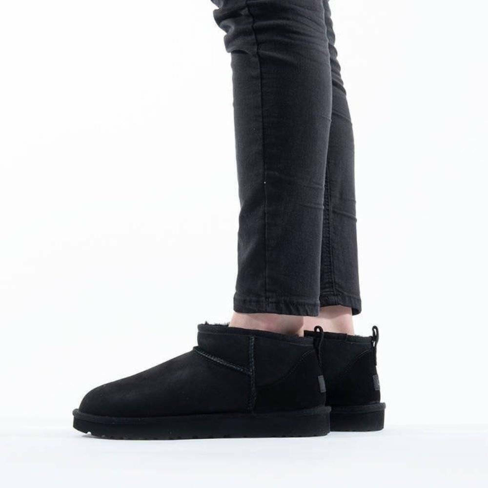 Classic Ultra Mini Suede Γυναικεία Μποτάκια με Γούνα Μαύρα
